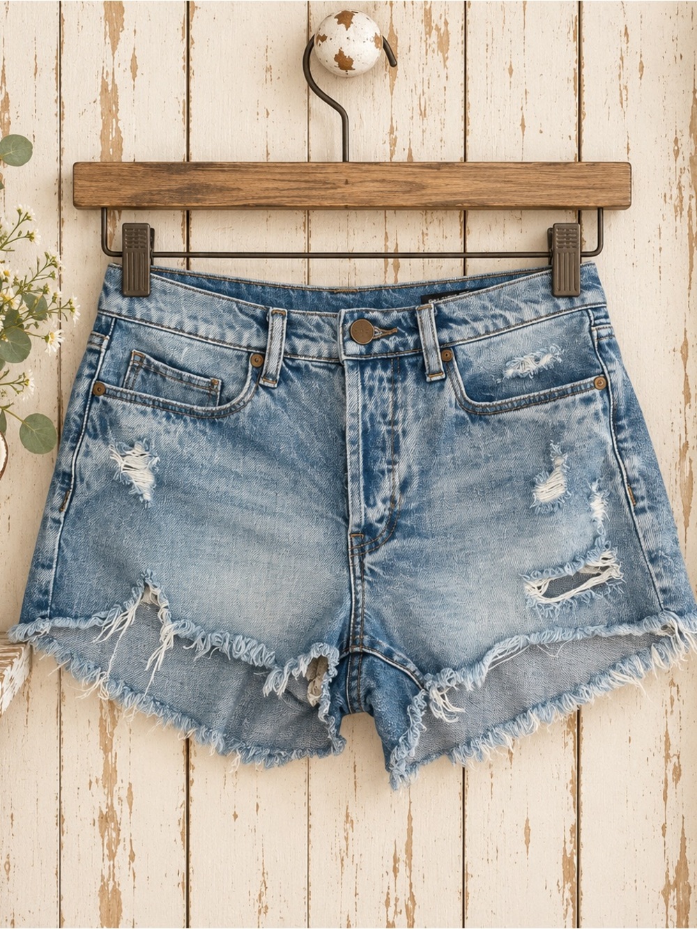 BLANK NYC Women's 26" Button-Fly Distressed Cut-off Mini Denim Blue Jeann Shorts